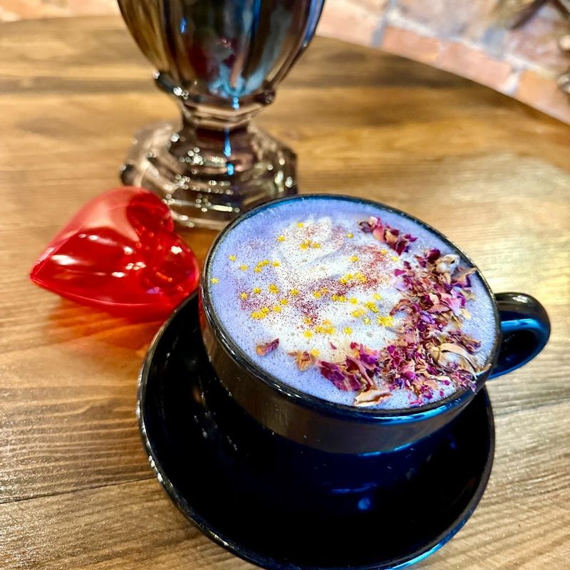 Moon Milk and Non-Coffee Drinks for Every Kind of Visitor