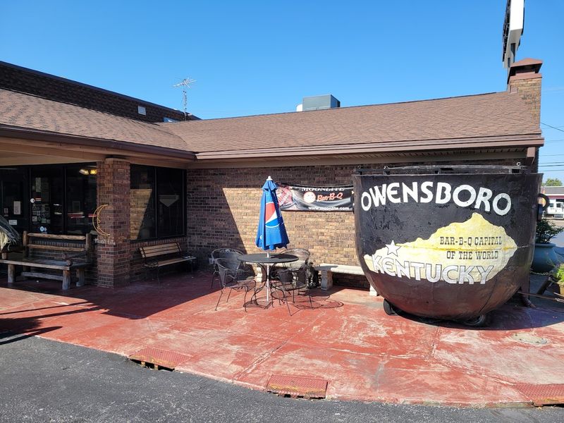 Moonlite Bar-B-Q Inn - Owensboro, Kentucky
