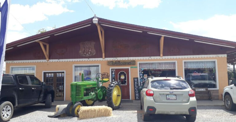 Most people drive right past this Route 66 cafe in Arizona without realizing what they’re missing