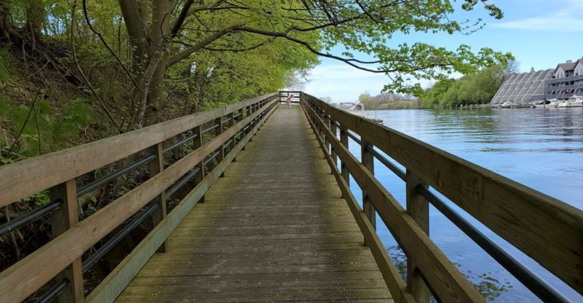 Most people have never discovered this gorgeous riverwalk hidden in Michigan