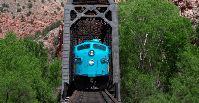 Most people have no idea this gorgeous magical train ride is hiding in Arizona