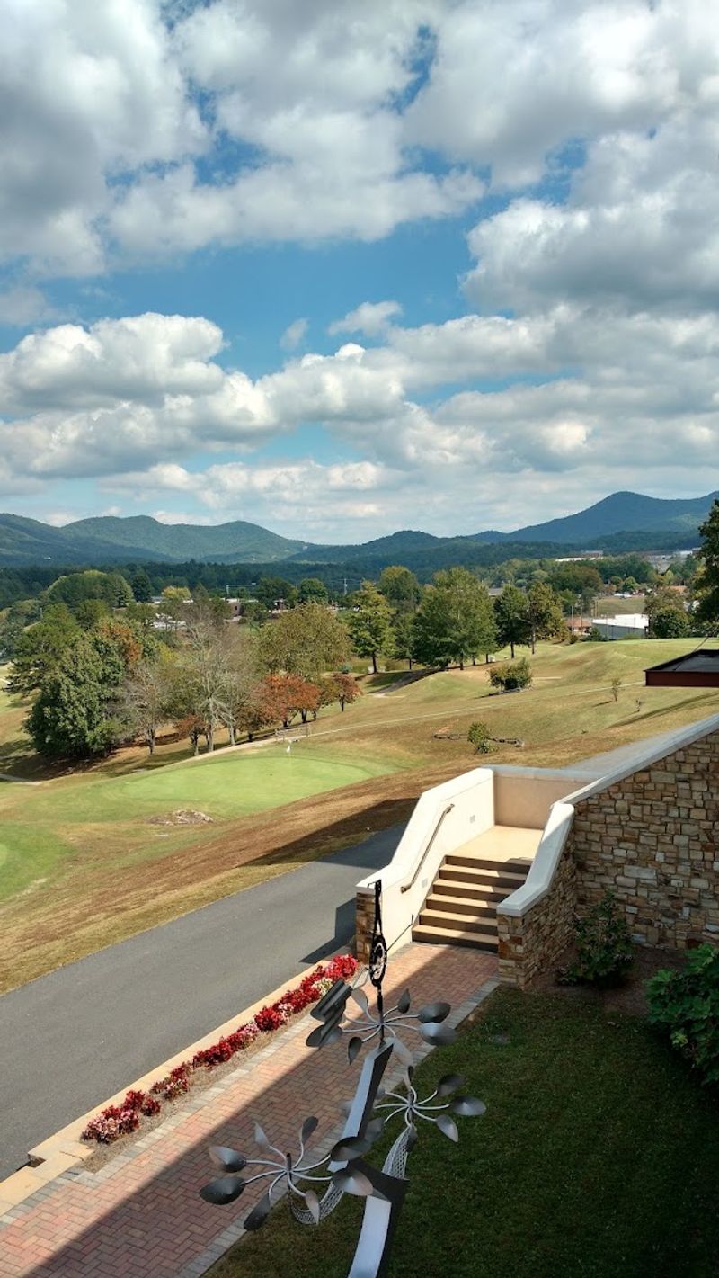 Mountain Fresh Orchard: Apple Picking and Mountain Sweetness