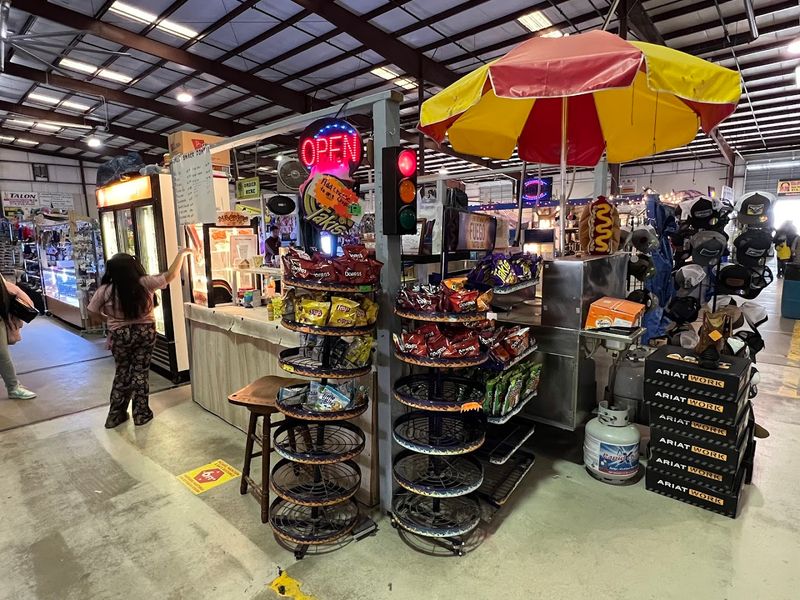 Mouth-Watering Food Options Throughout the Market