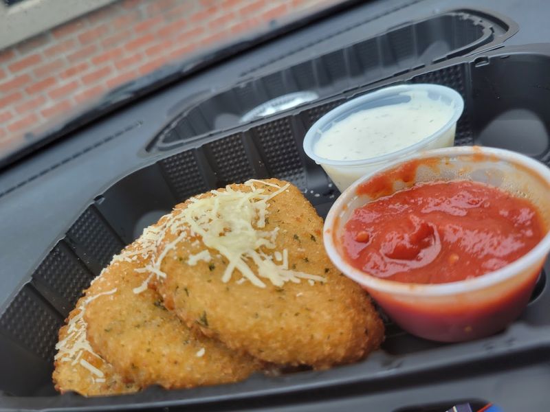 Mozzalunas — The Crowd-Pleasing Appetizer Mozzalunas — The Crowd-Pleasing Appetizer
