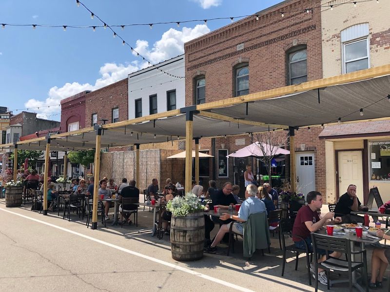 North Utica Main Street Dining