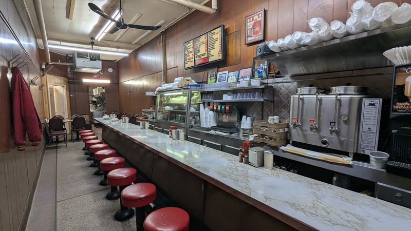Old-School Diner Atmosphere That Feels Frozen in Time