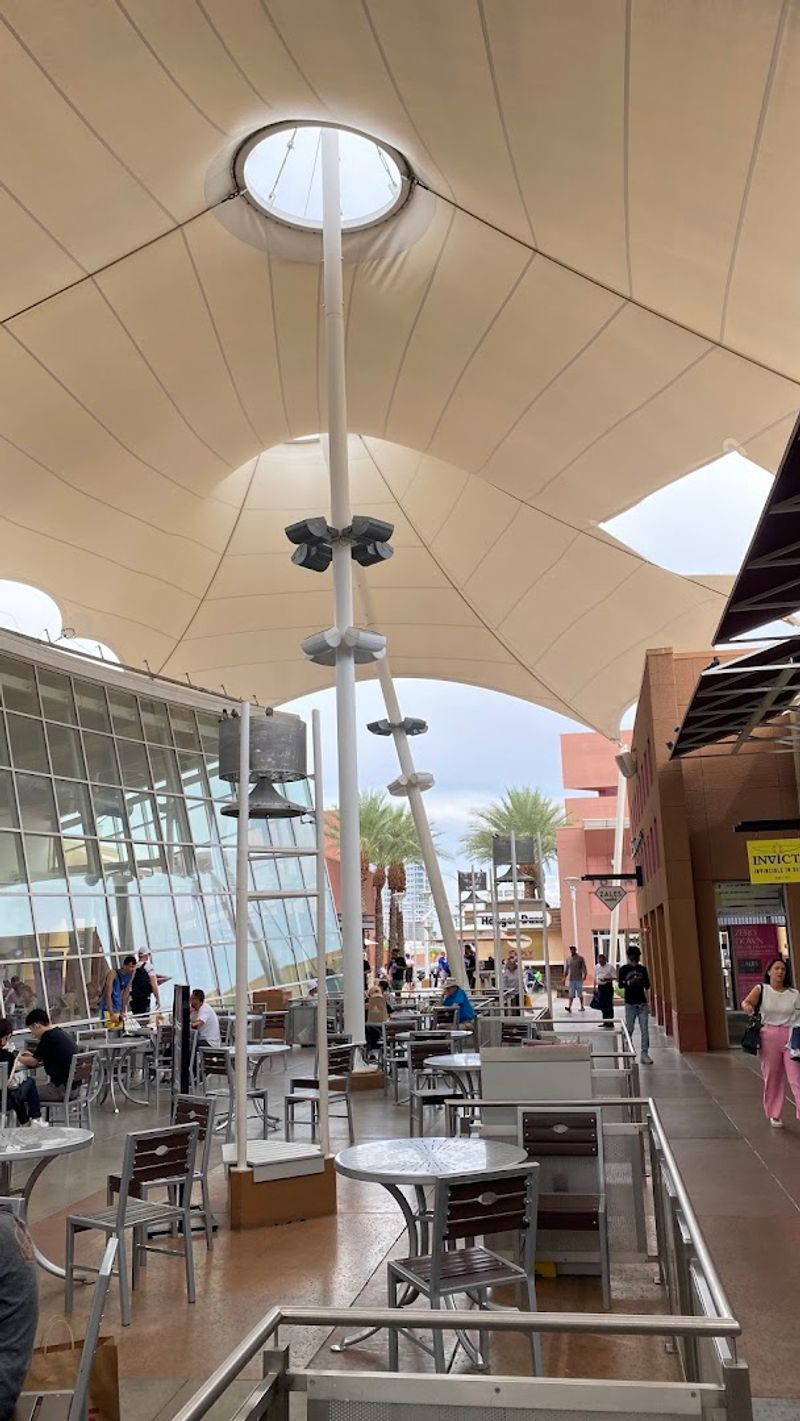 Open-Air Layout That Makes Shopping Feel Breezy