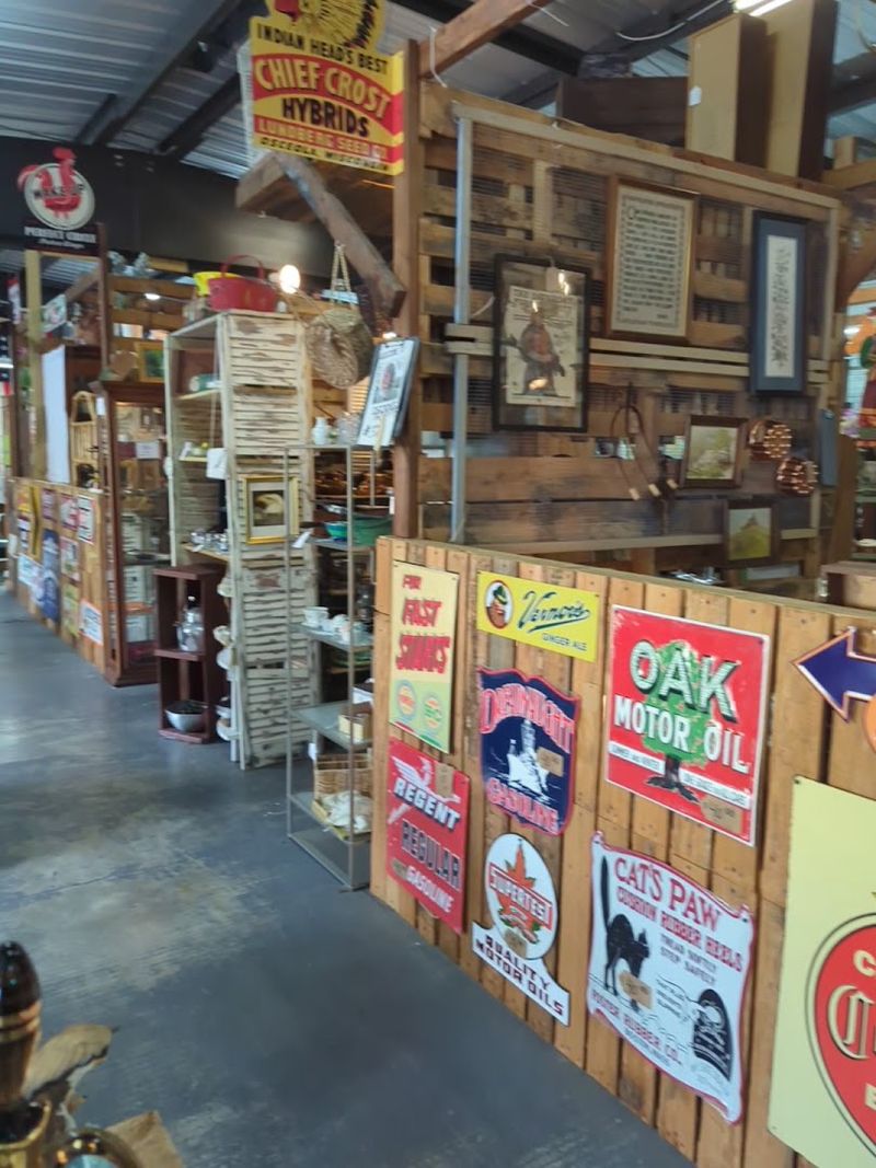 Open-Air Shopping With a Comfortable Feel