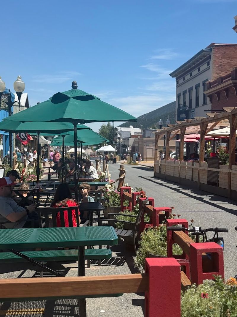 Outdoor Seating That Makes the Meal Even Better
