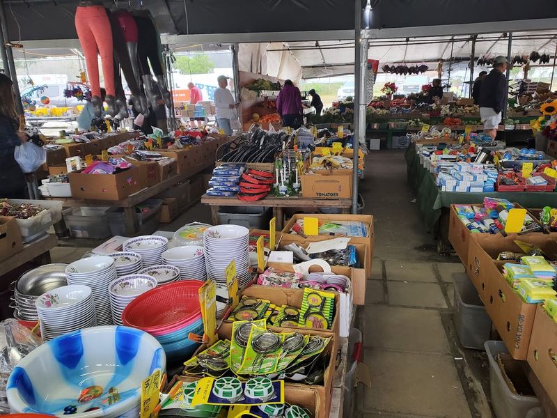Outdoor Vendors with a Glorified Yard Sale Vibe