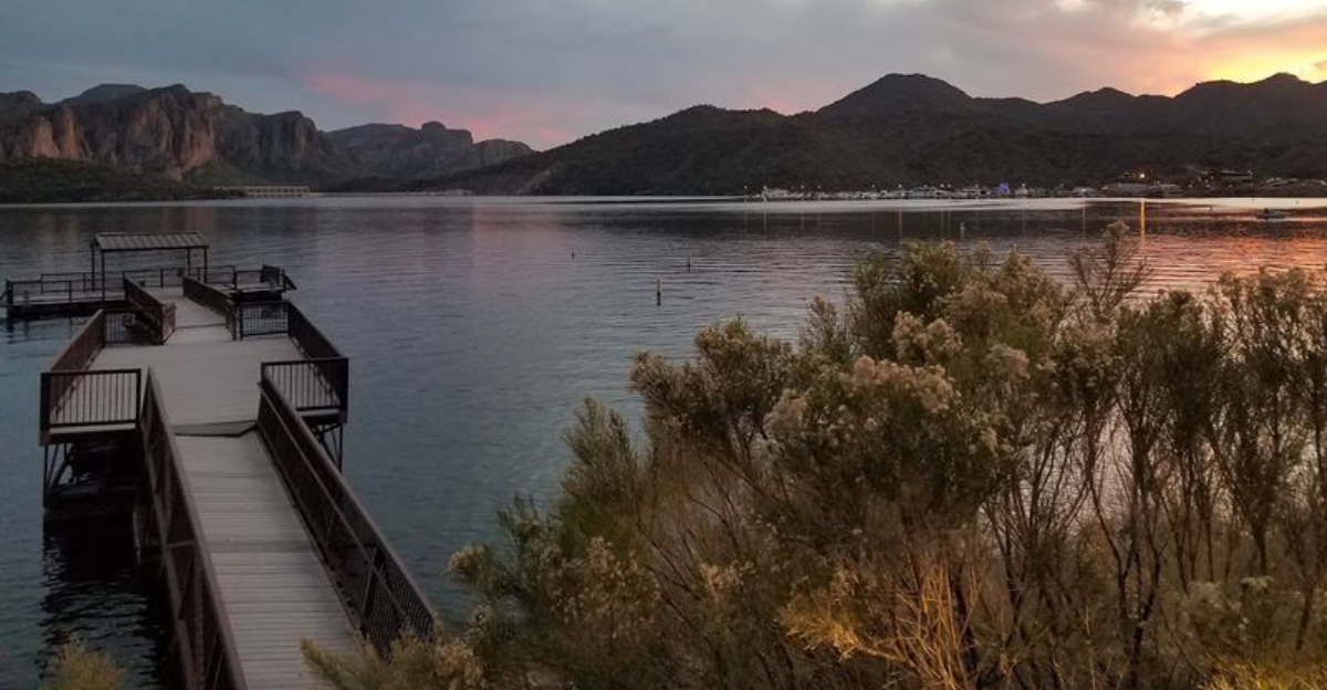 Paddle through 22 miles of breathtaking desert scenery at this crystal-clear Arizona lake