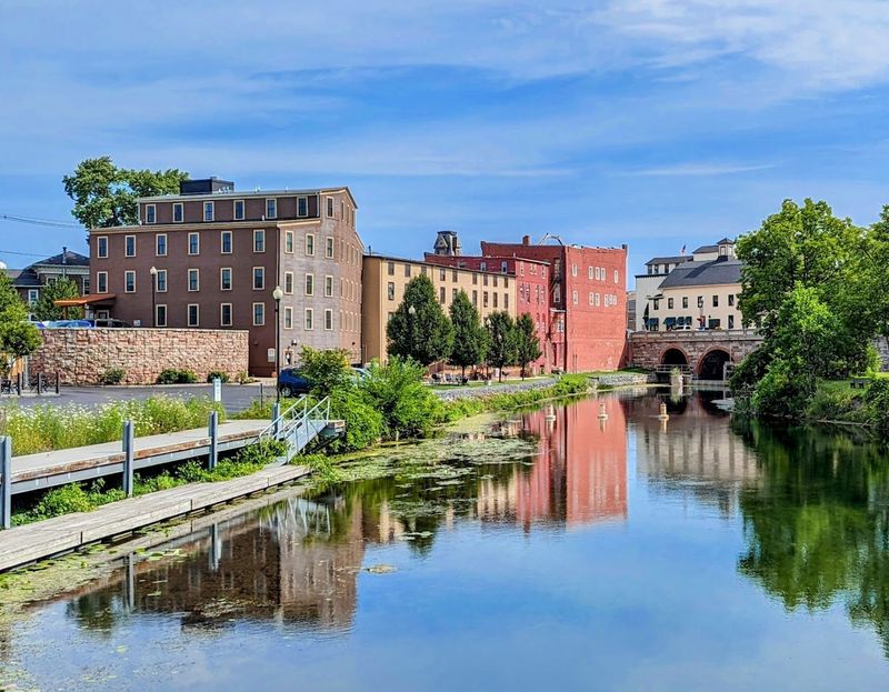 Peaceful, Low-Traffic Living Without the City Stress
