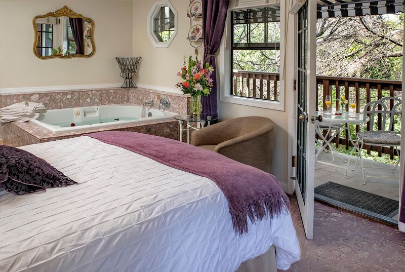 Perfect for Couples, Anniversaries, and Romantic Escapes Perfect for Couples, Anniversaries, and Romantic Escapes