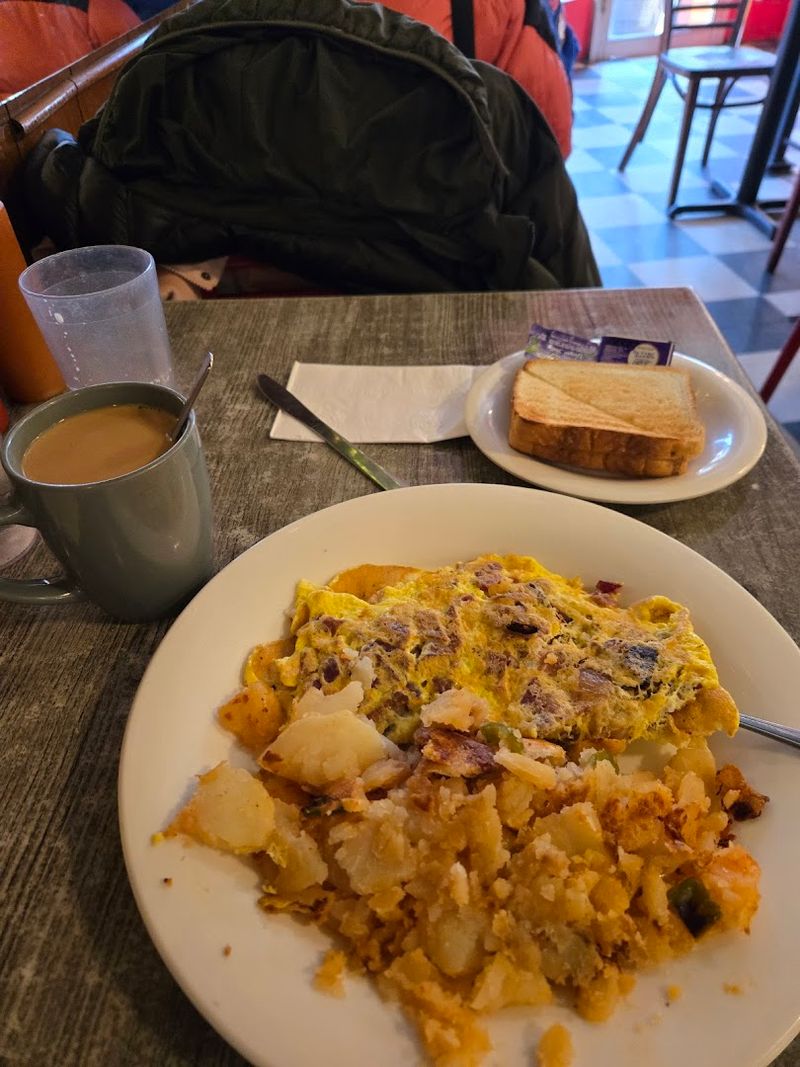 Perfectly Brewed Diner Coffee That Hits the Spot Every Time Perfectly Brewed Diner Coffee That Hits the Spot Every Time