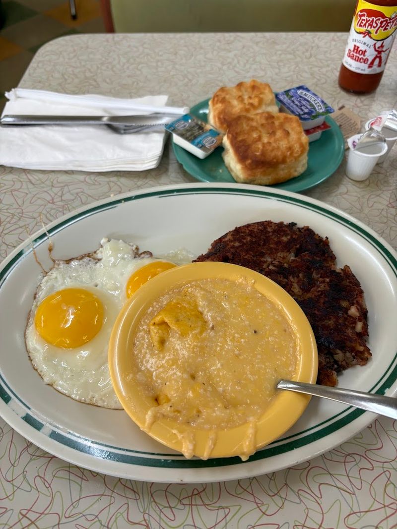 Perfectly Seasoned Grits Done the Southern Way