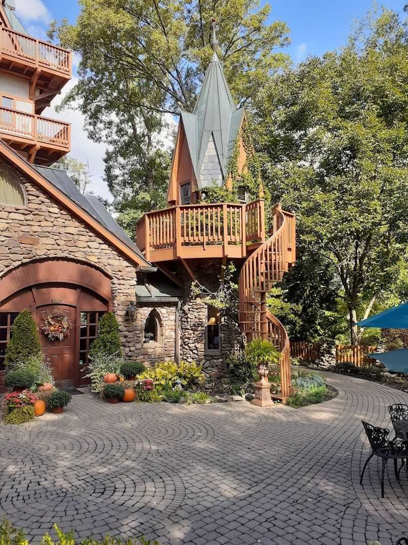 Pet-Friendly and Family-Welcoming Atmosphere Pet-Friendly and Family-Welcoming Atmosphere