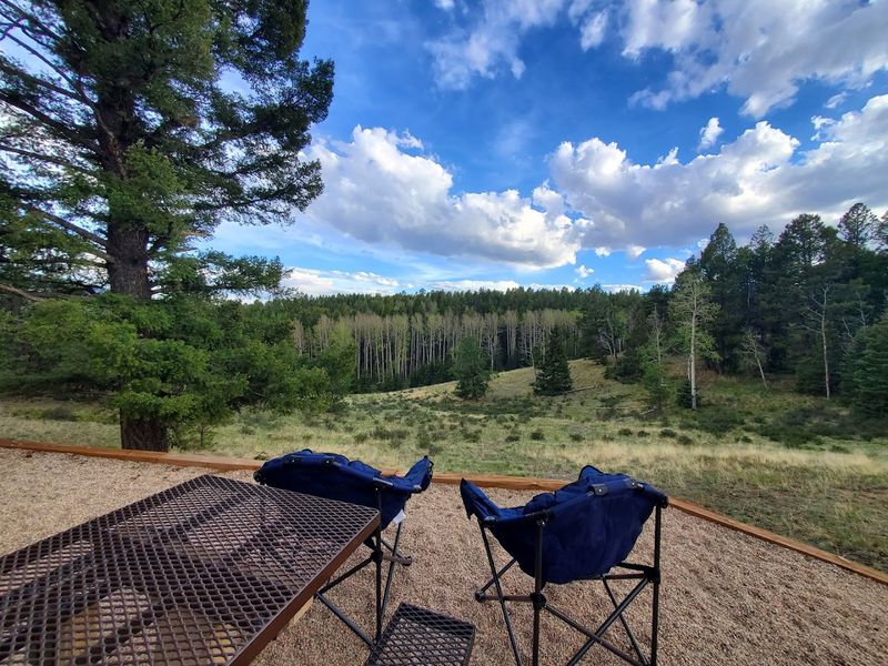 Picnic Spots Surrounded by Mountain Scenery