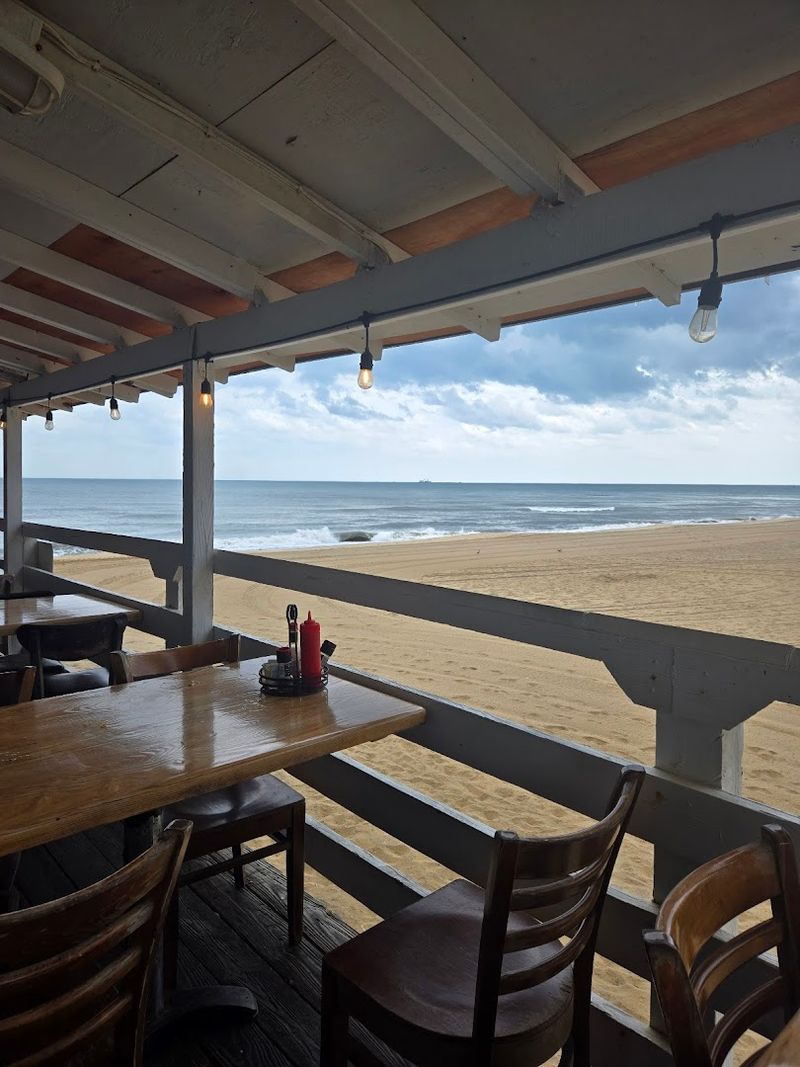 Pier-Side Dining With Unbeatable Ocean Views Pier-Side Dining With Unbeatable Ocean Views