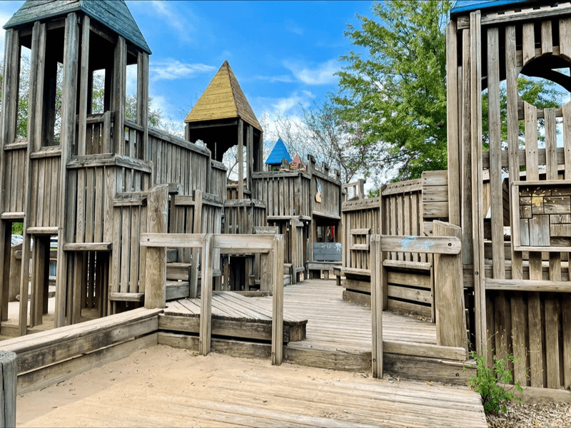Pinkerton Park: Nature and History Side by Side Pinkerton Park: Nature and History Side by Side