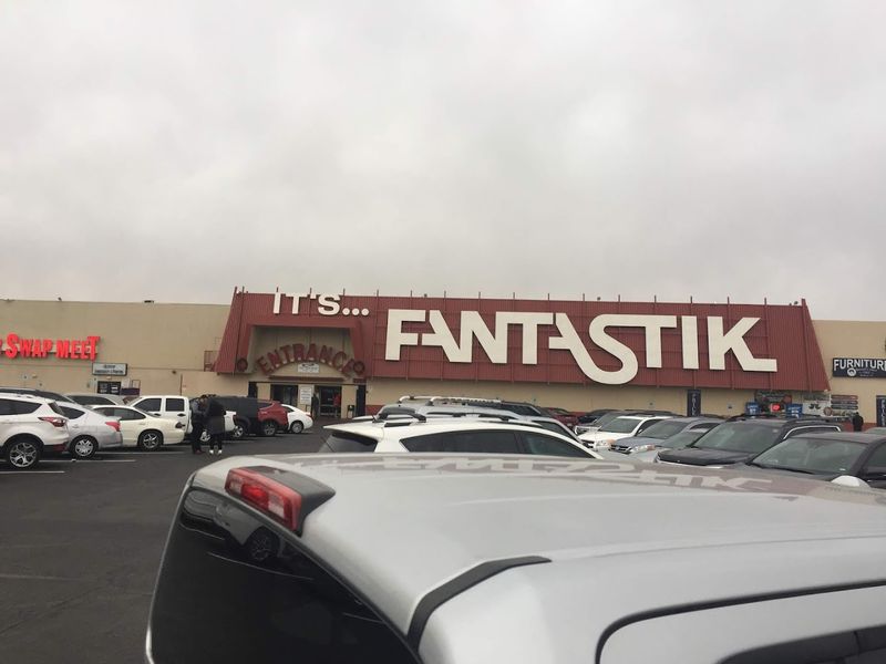 Plenty of Free Parking and Easy Access Off Highway 95