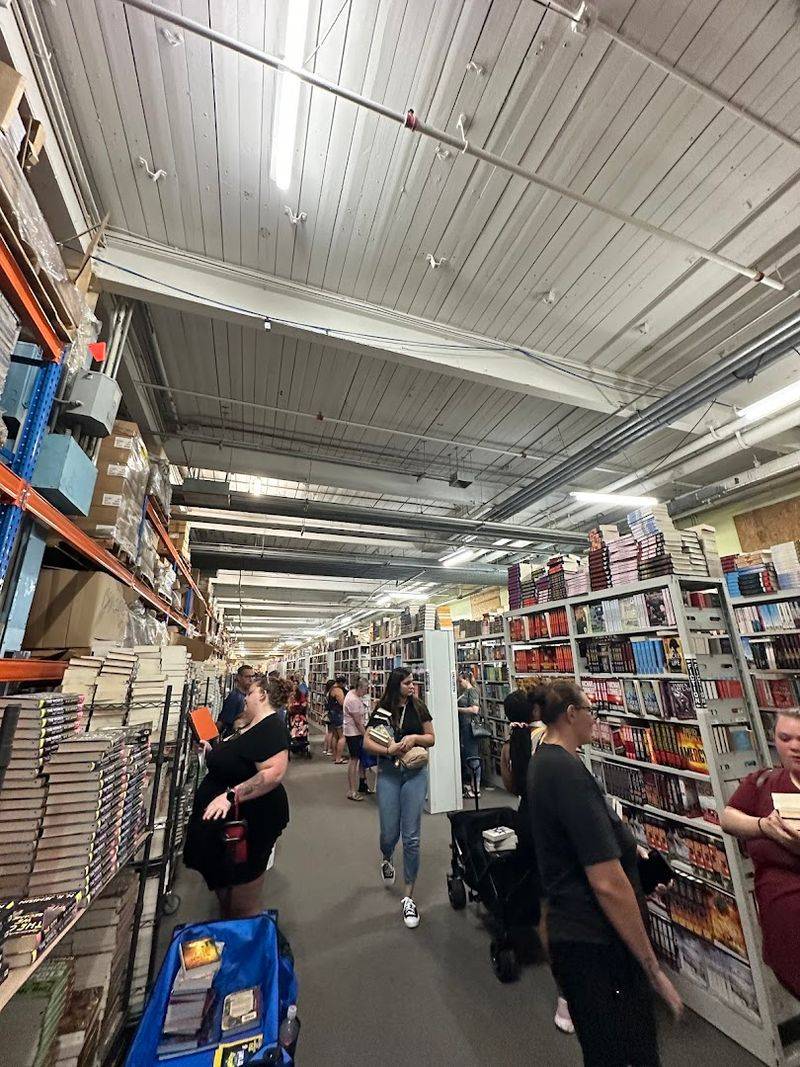 Pro Tips for Surviving the Crowds Like a Seasoned Shopper