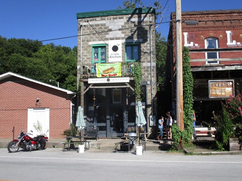 Proximity to Carbondale and Southern Illinois University