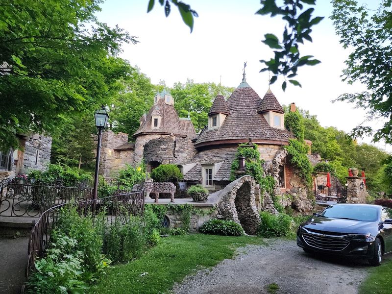 Proximity to Millbrook Village and Local Wineries Proximity to Millbrook Village and Local Wineries