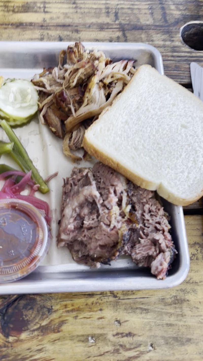 Pulled Pork That Earns Its Place on the Tray