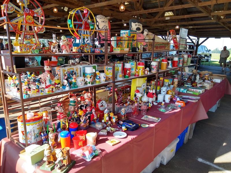 Renninger's Antique and Collectors Market