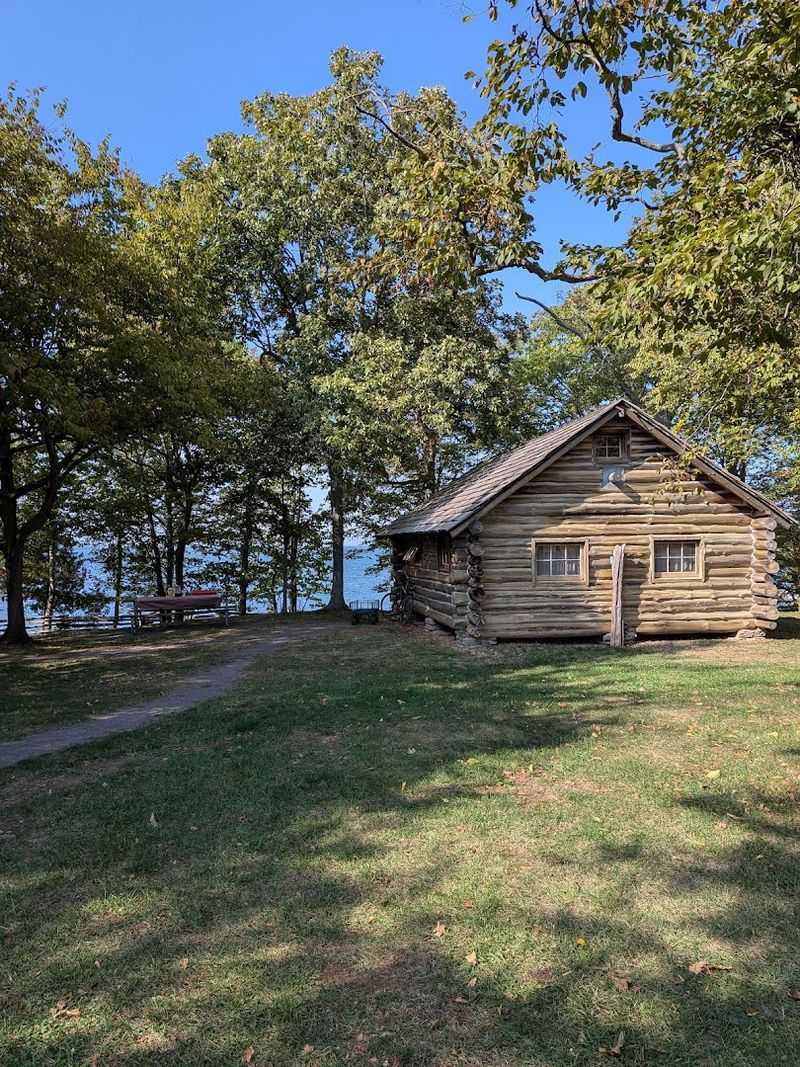 Rentable Cottages and an Artist's Studio on the Grounds