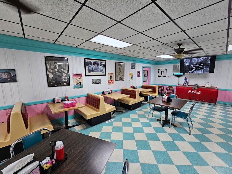 Retro 1950s Atmosphere You Can Actually Feel Retro 1950s Atmosphere You Can Actually Feel