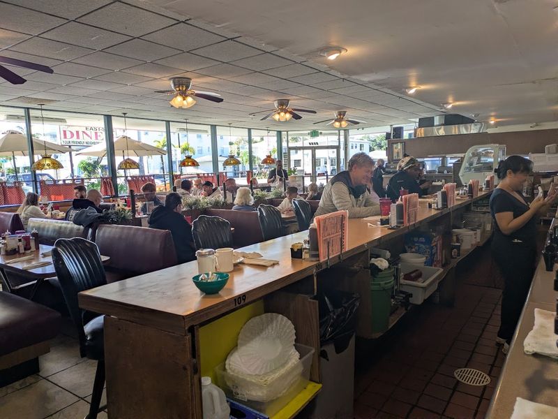 Retro Diner Atmosphere and Decor