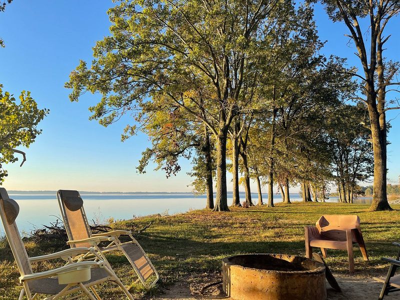 Road Trip Worthy Stop Between Bigger Illinois Cities