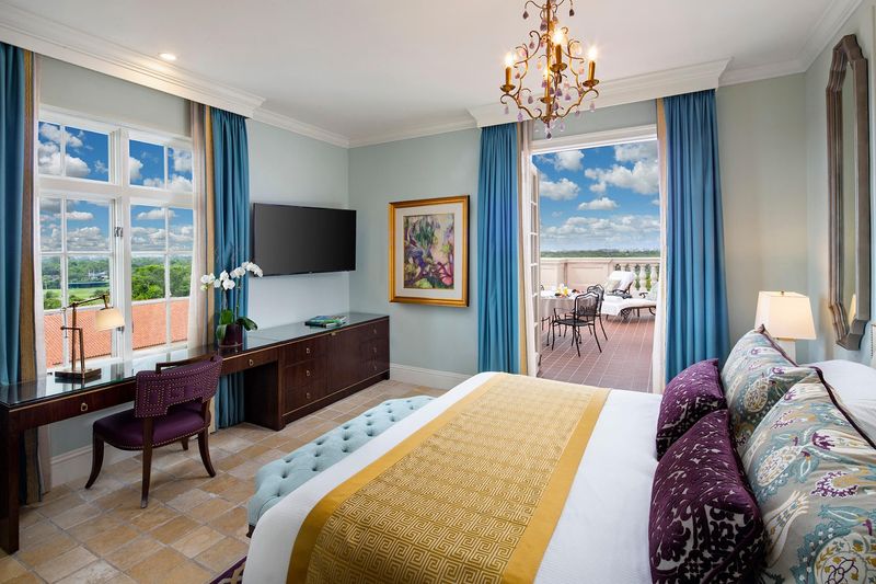 Rooms That Wrap You in Old-World Luxury