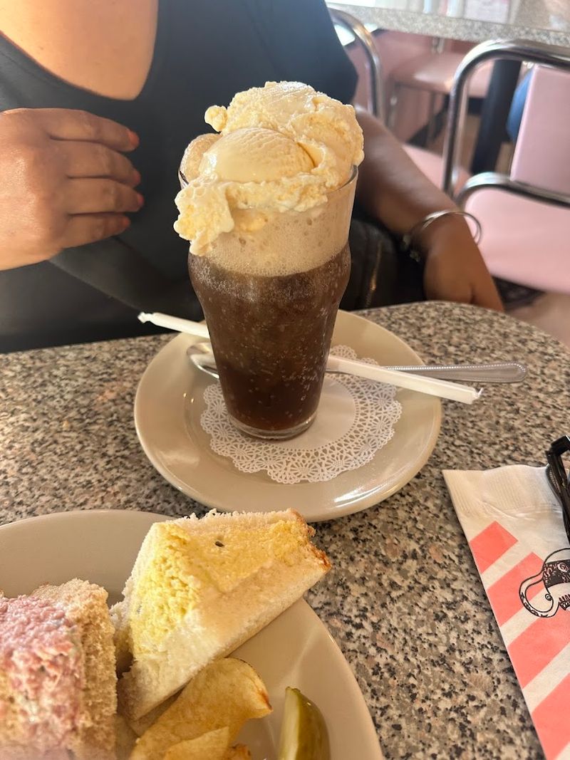 Root Beer Floats Perfect for Arizona Heat