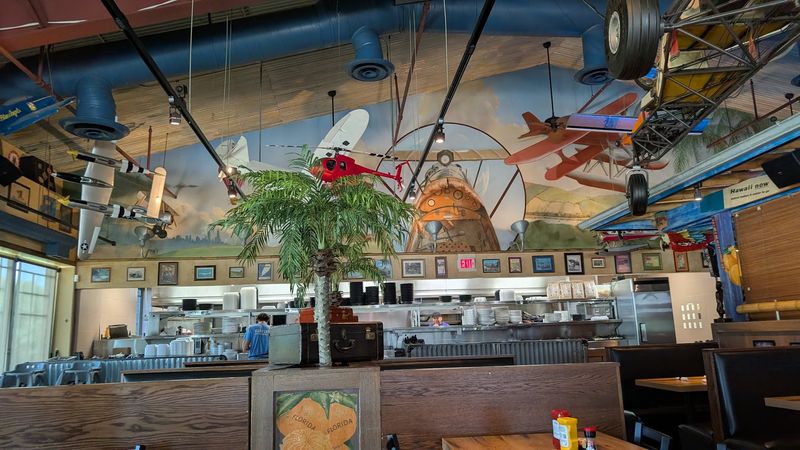 Runway Views You Can Watch While You Eat Runway Views You Can Watch While You Eat