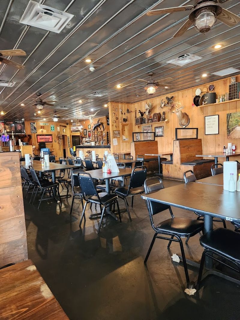 Rustic Atmosphere That Feels Like Home Rustic Atmosphere That Feels Like Home
