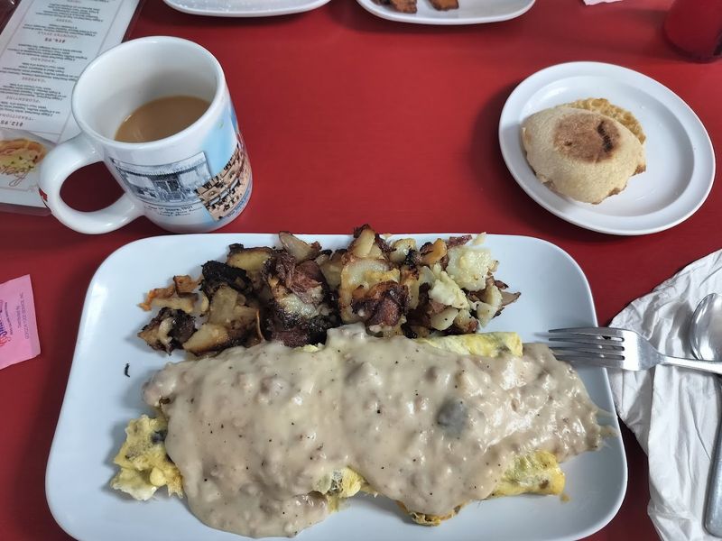 Ruthy's Famous Gravy Omelette That Keeps Customers Coming Back