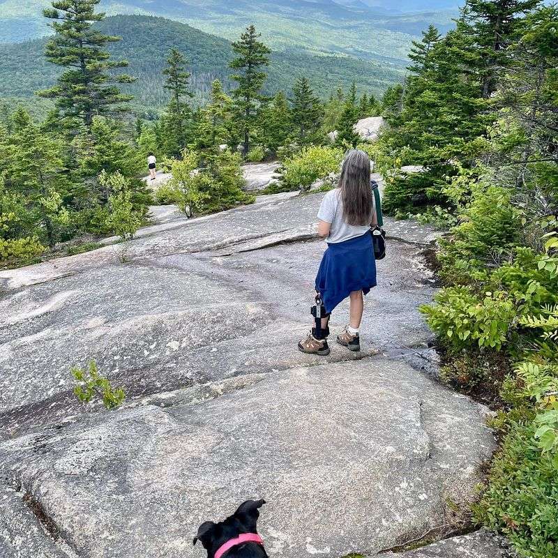 Safety Tips for Solo and Group Hikers Safety Tips for Solo and Group Hikers