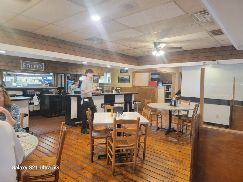 Server Ann — The Heart of the Dining Room