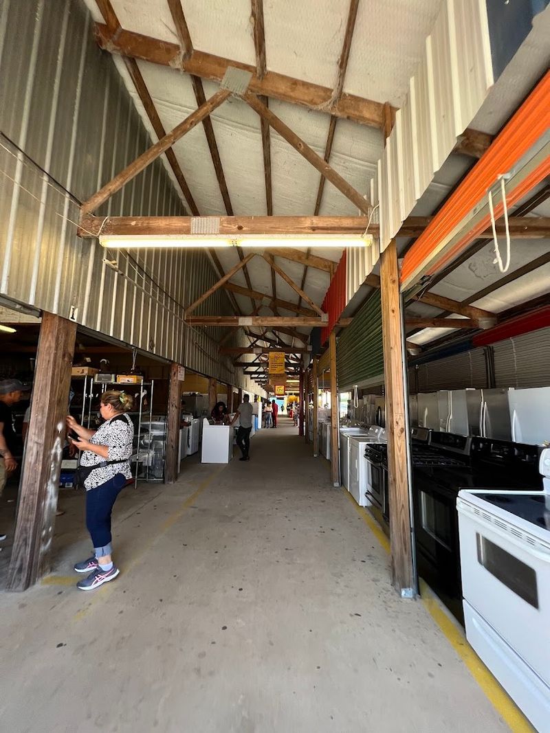 Shaded Rest Areas and Air-Conditioned Spots to Cool Down