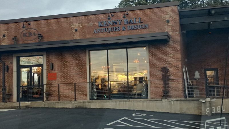 Shipping Services That Bring Antiques to Your Door