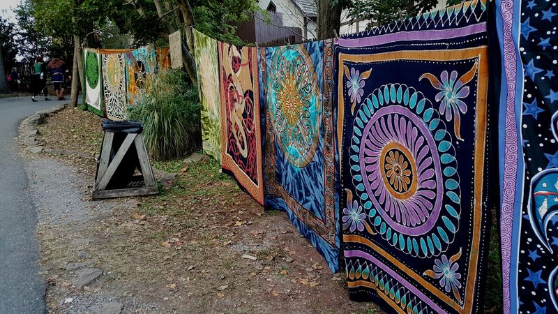 Shopping for Handmade Quilts and Crafts