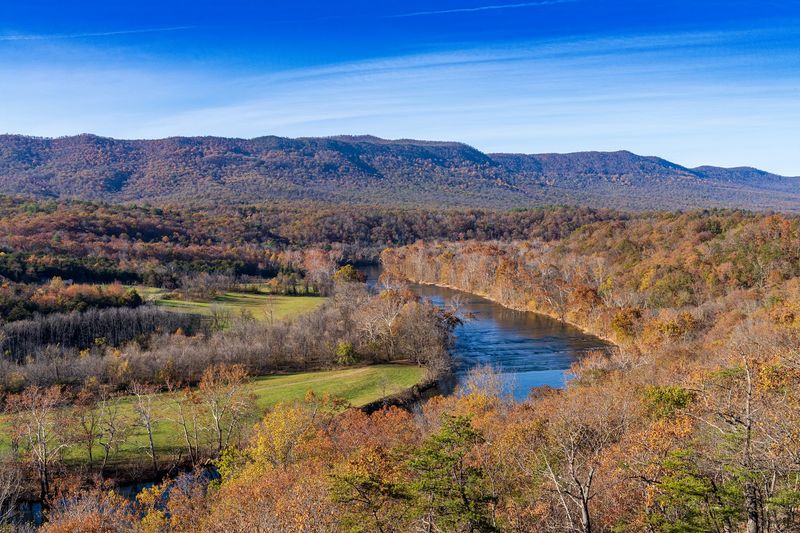 Six Miles of Stunning Shenandoah Riverfront Access