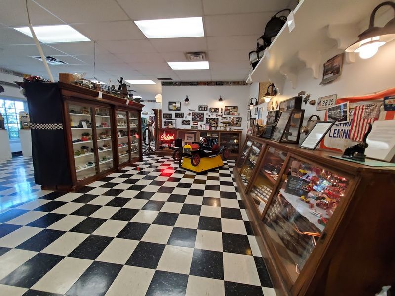 Small Gift Shop with Unique Finds Small Gift Shop with Unique Finds