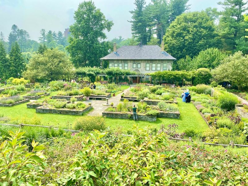 Specialty Gardens That Dazzle Every Season