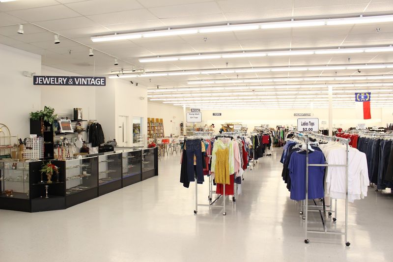 Spotless, Organized Store Layout That Makes Shopping Actually Enjoyable Spotless, Organized Store Layout That Makes Shopping Actually Enjoyable