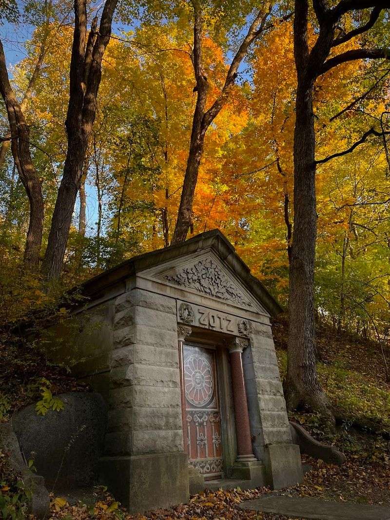 Springdale Cemetery - Peoria, Illinois