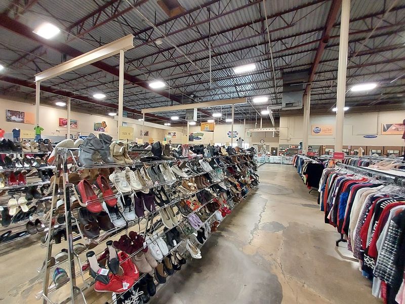 Store Hours That Fit Almost Any Schedule
