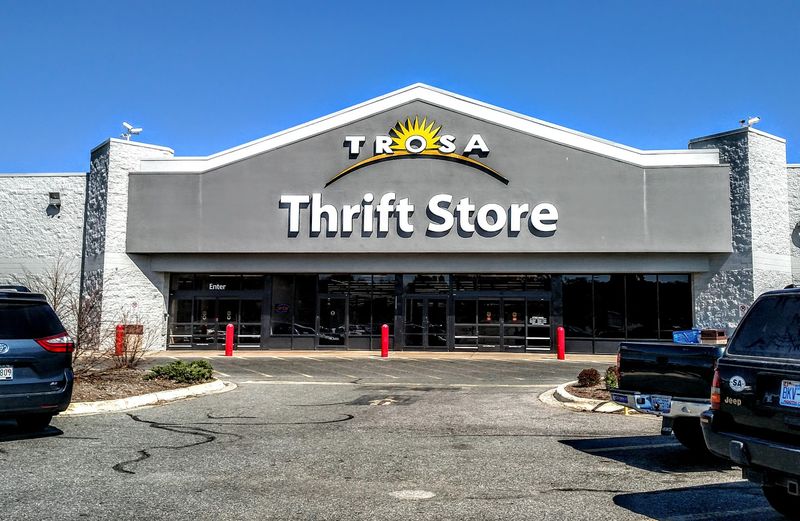 Store Hours and Location Make It Easy to Visit Store Hours and Location Make It Easy to Visit